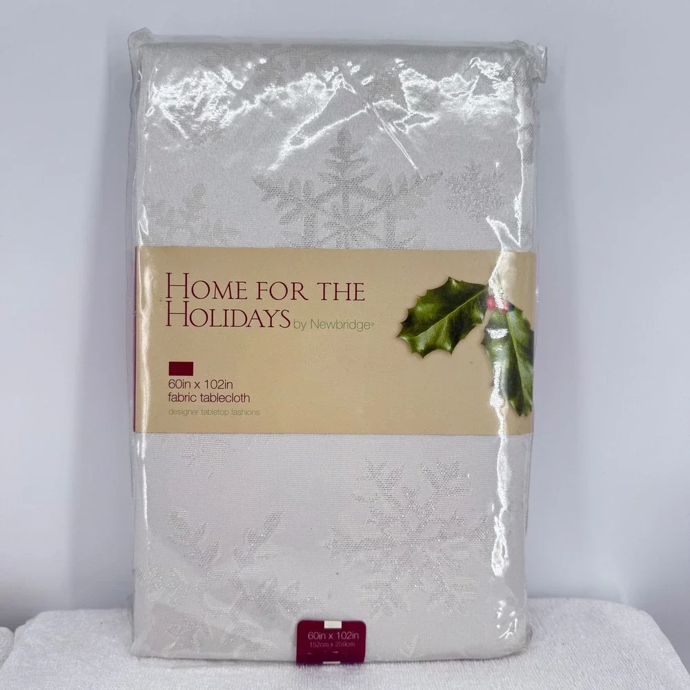 Vtg NOS Newbridge Home for the Holidays Snowflake Fabric Tablecloth 60in x 102in